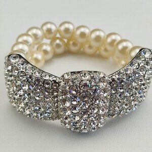 1970s Vintage Stretch Bracelet Featuring a Rhinestone Bow